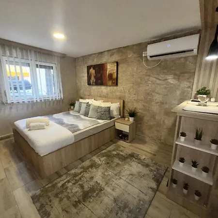 Entire Place In Zemun Apartment *